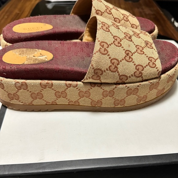BEIGE RUGGINE GUCCI FLATS - Picture 1 of 6